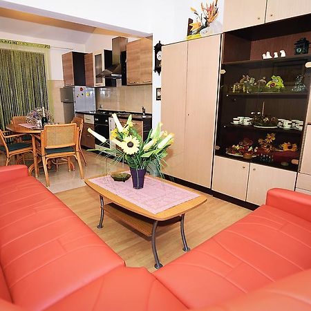 Apartments Bijuk Sukošan Екстериор снимка