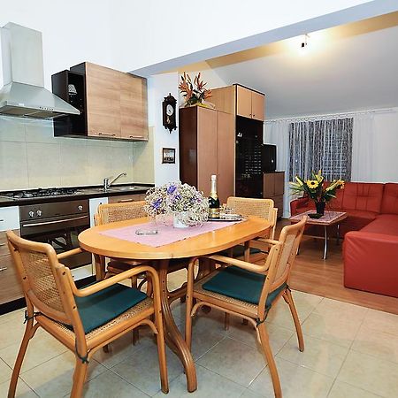 Apartments Bijuk Sukošan Екстериор снимка