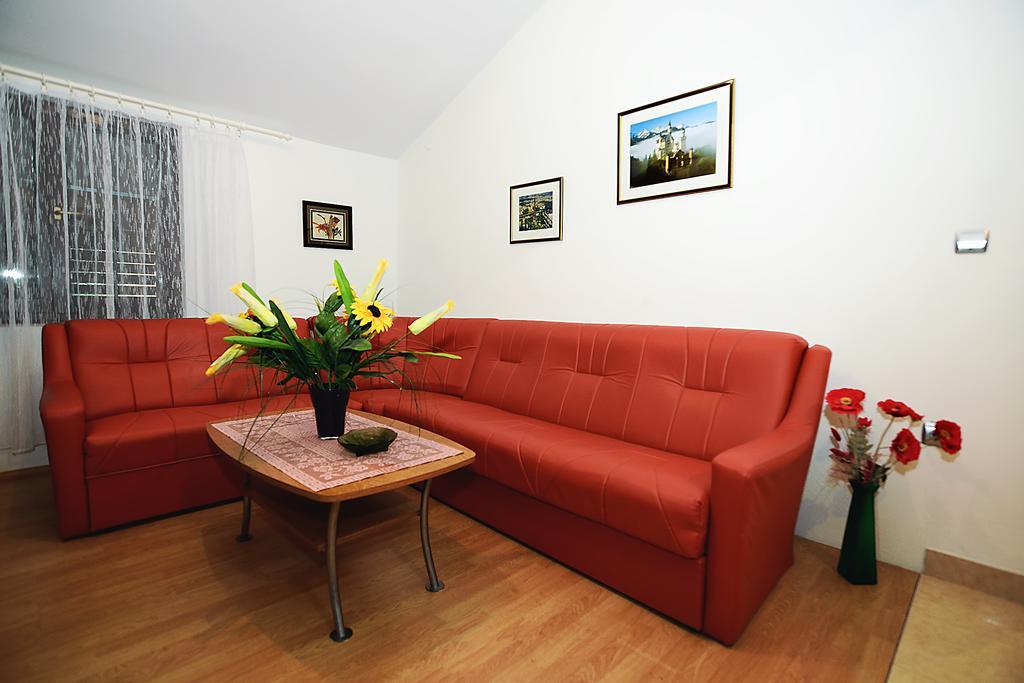 Apartments Bijuk Sukošan Екстериор снимка